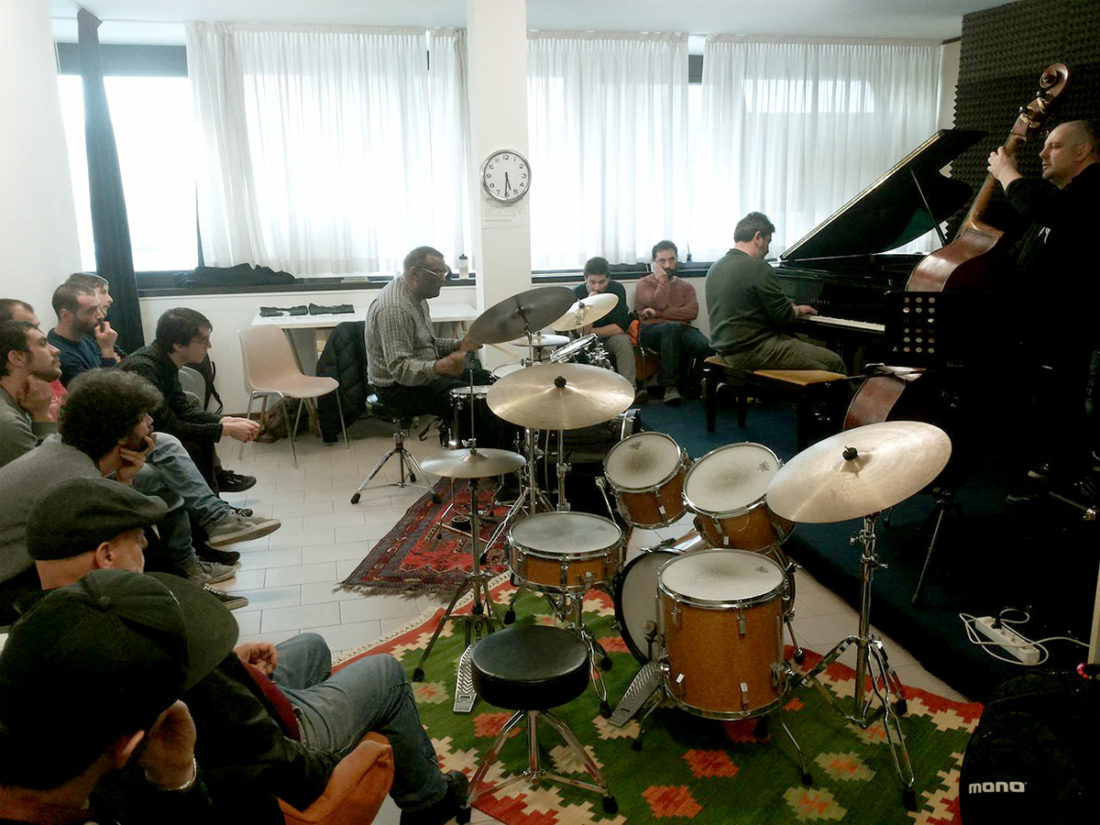 Allievi alla master class di batteria di Joe Chambers